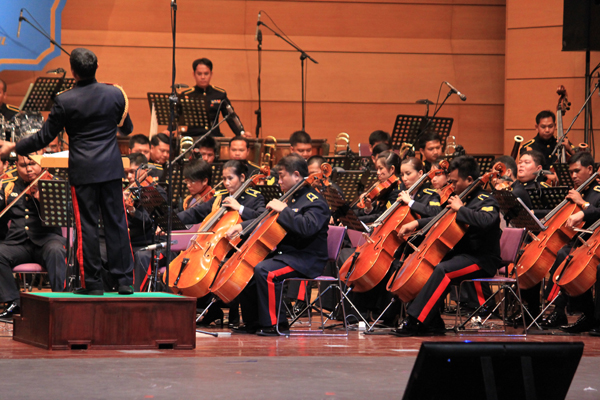 Royal Thai Army Orchestra play on Lothar Semmlinger string instrument